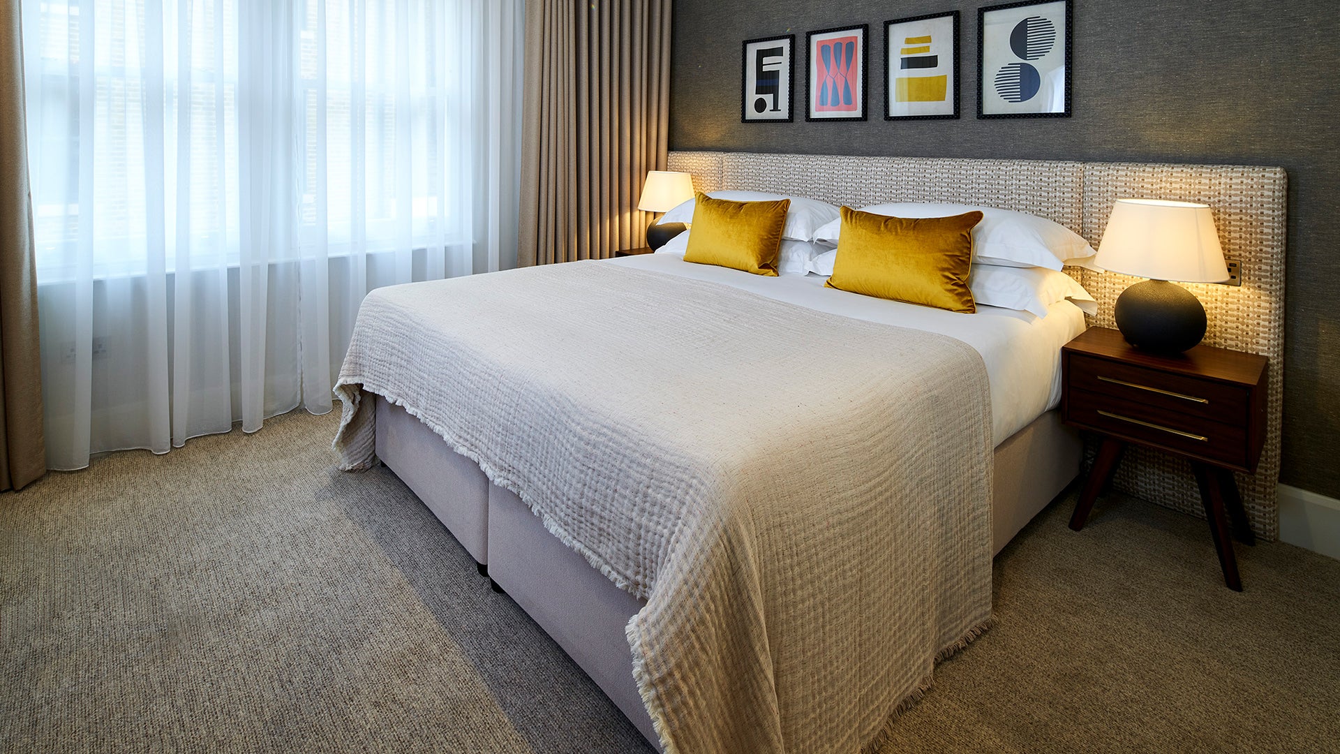 Flat Cheval Place in Greater London