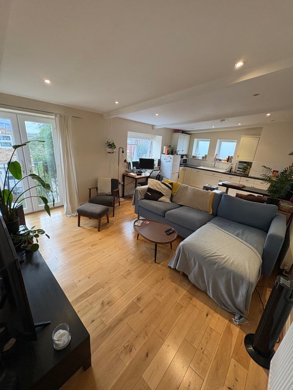 Flat Kirkdale in Greater London