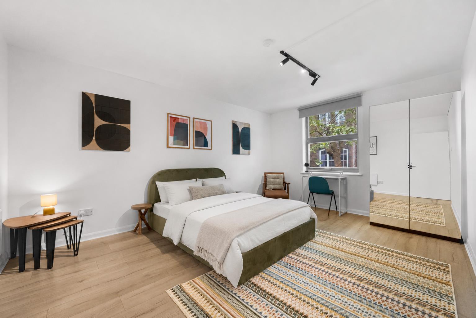 Room Kingsland Green in London