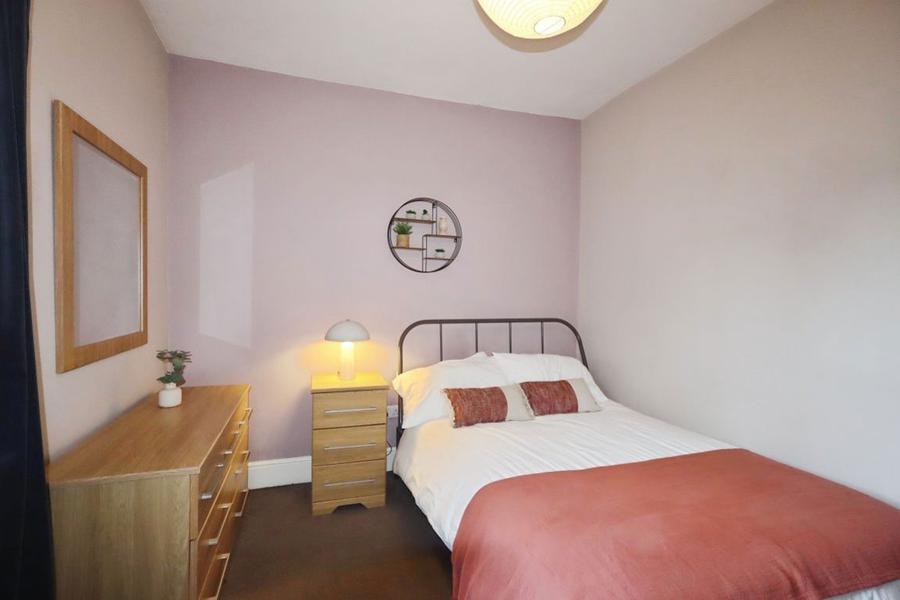 Room Guest Road in Sheffield