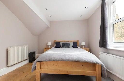 Flat Gascony Avenue in Greater London