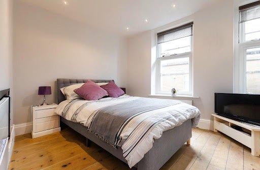 Flat Gascony Avenue in Greater London