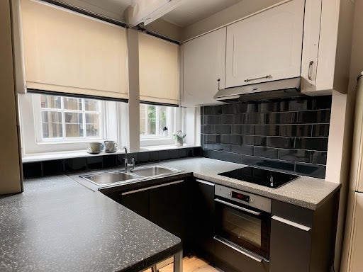 Flat Gascony Avenue in Greater London