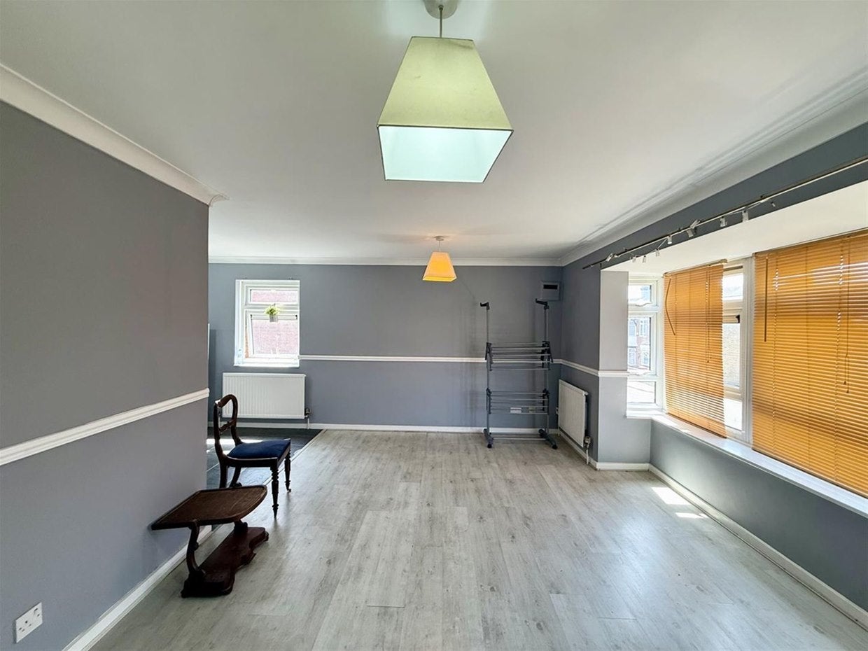 Flat Montem Lane in Slough