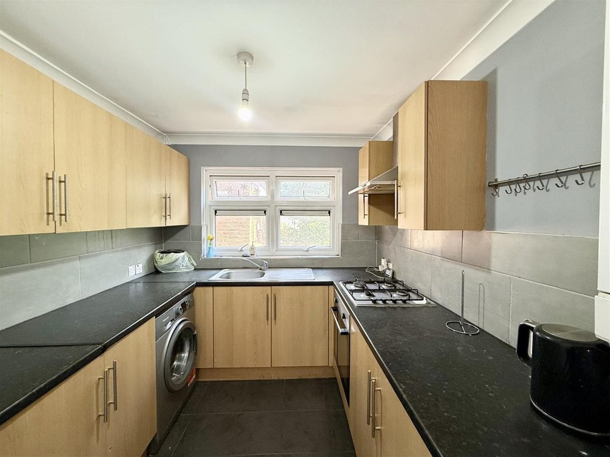 Flat Montem Lane in Slough
