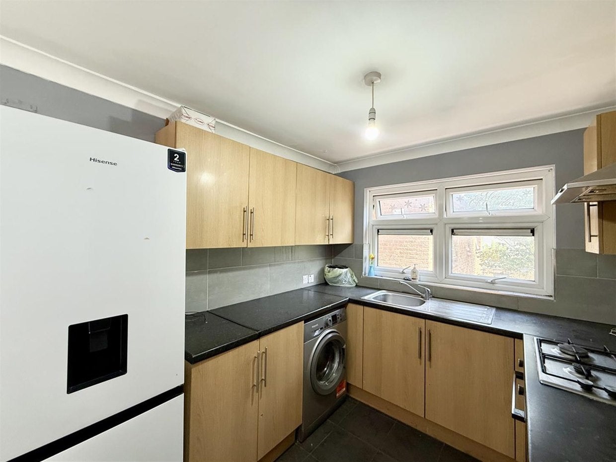 Flat Montem Lane in Slough