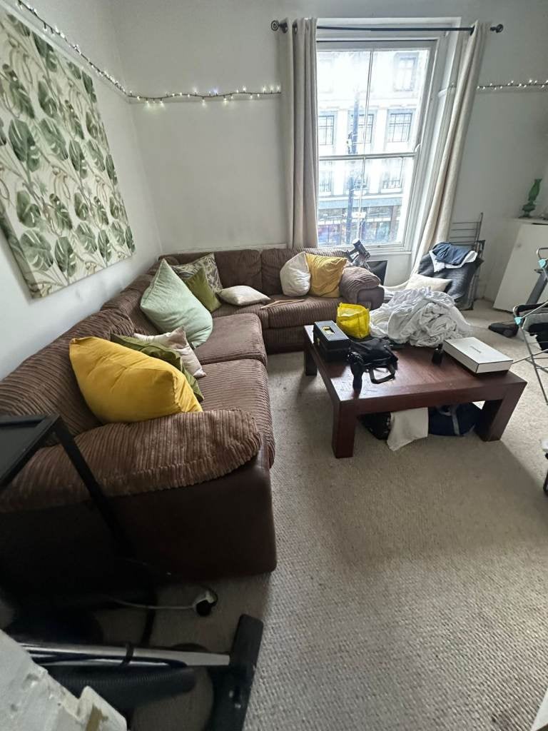 Room Acre Lane in Greater London