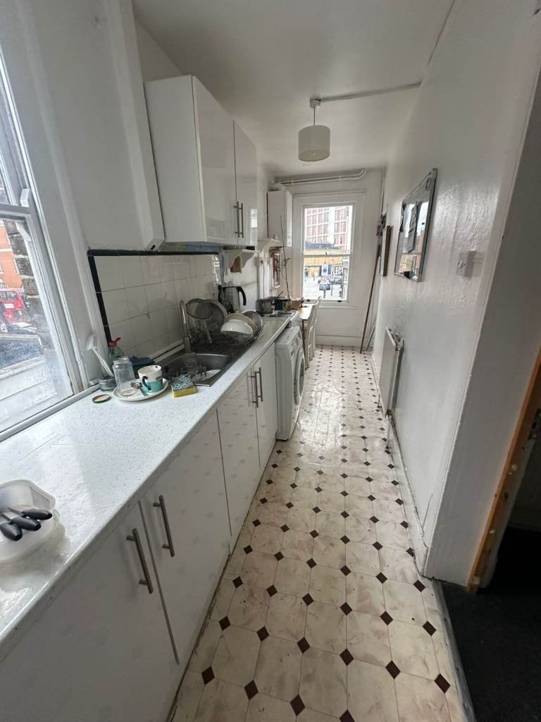Room Acre Lane in Greater London