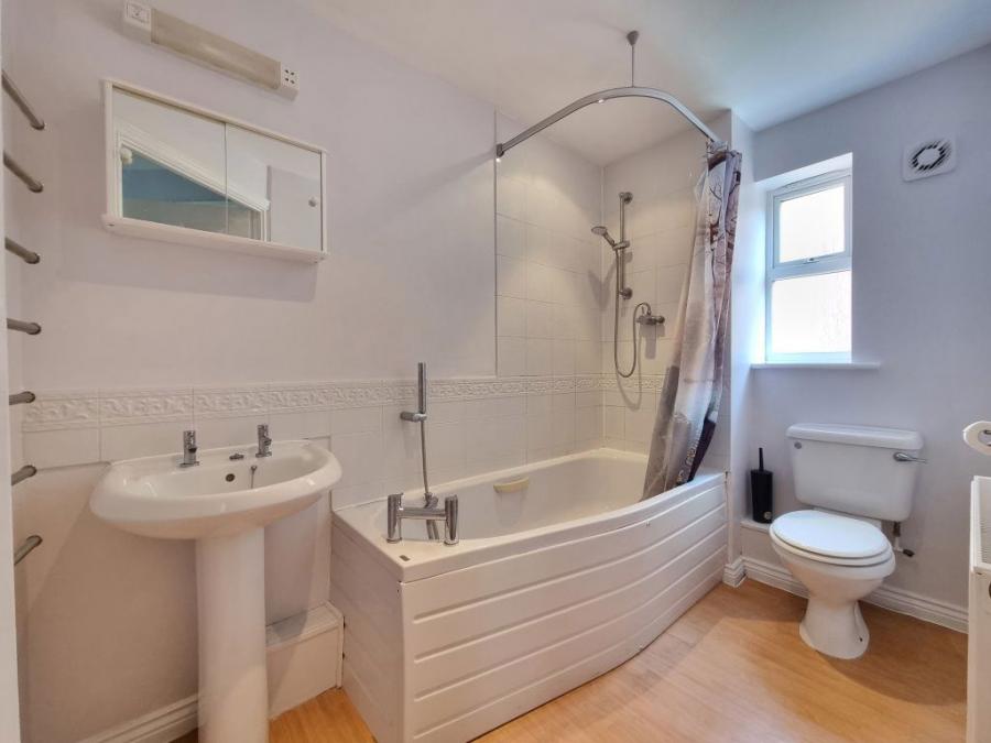 Flat Lock Keeper Close in Oadby and Wigston