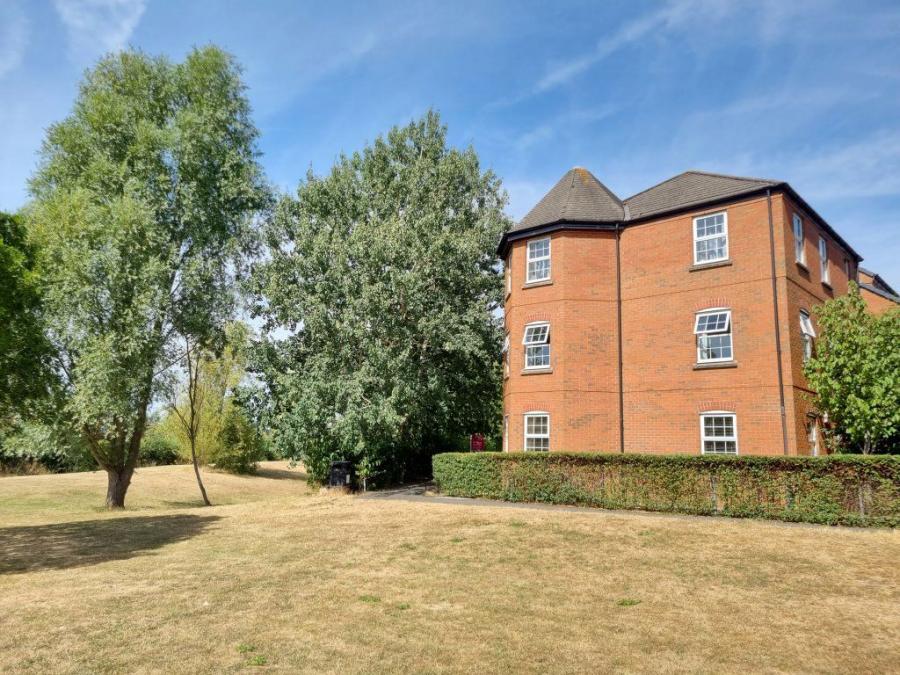 Flat Lock Keeper Close in Oadby and Wigston