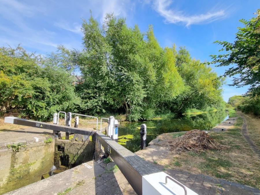 Flat Lock Keeper Close in Oadby and Wigston