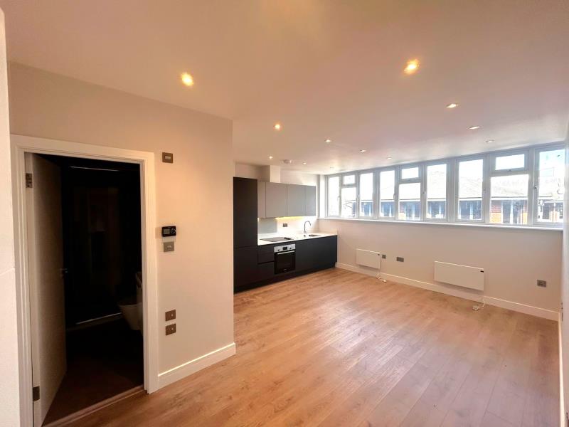 Flat Woodbridge Road in Guildford