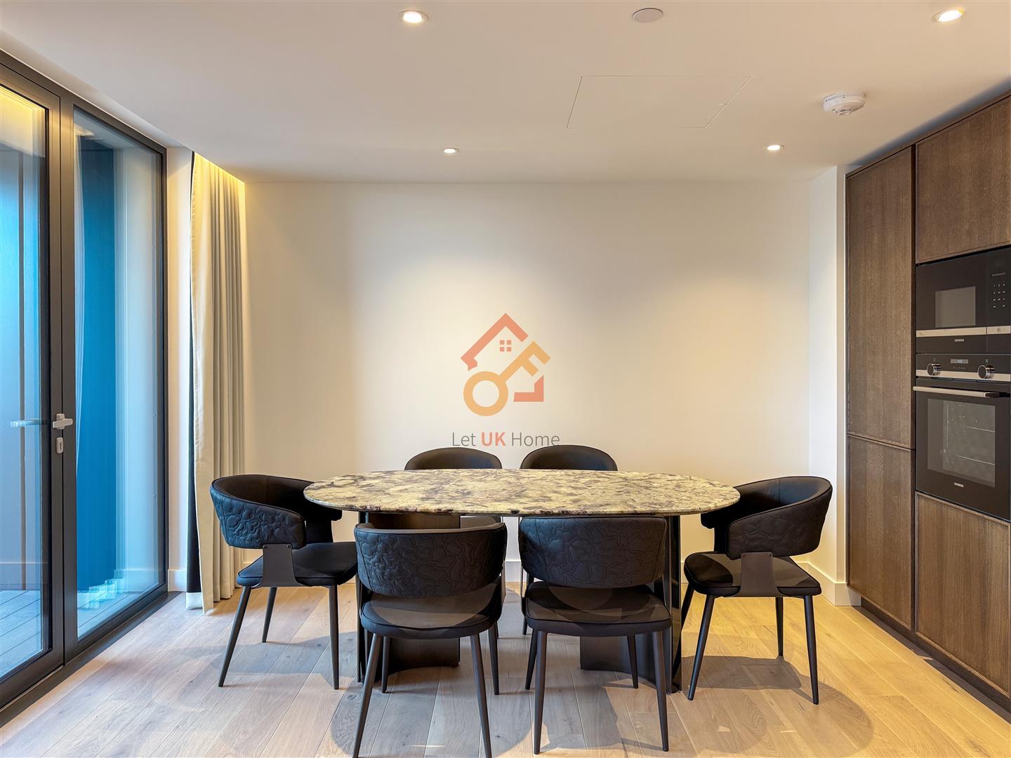 Flat Barnard Gardens in London
