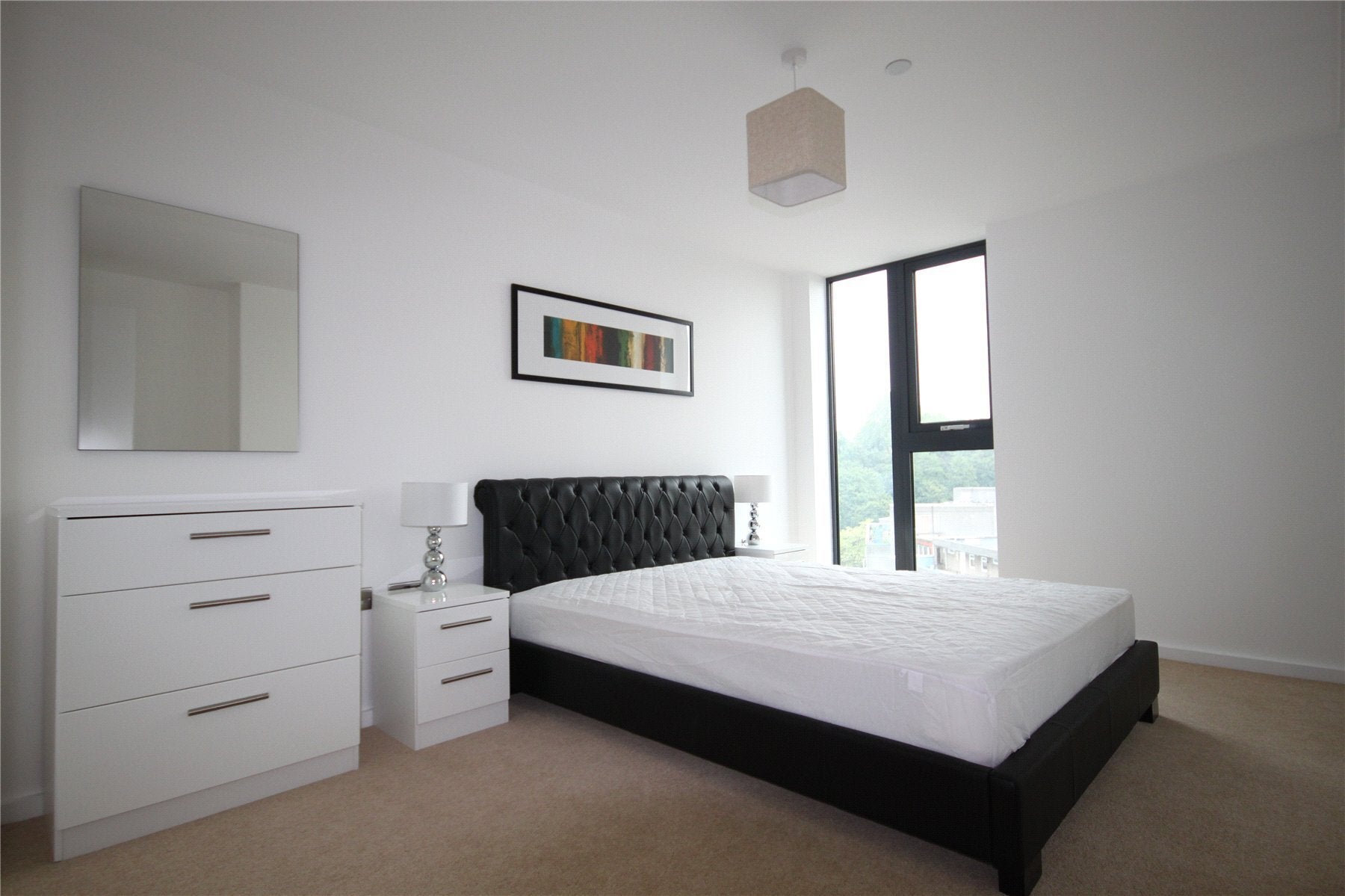 Flat Parkside Avenue in Greater London