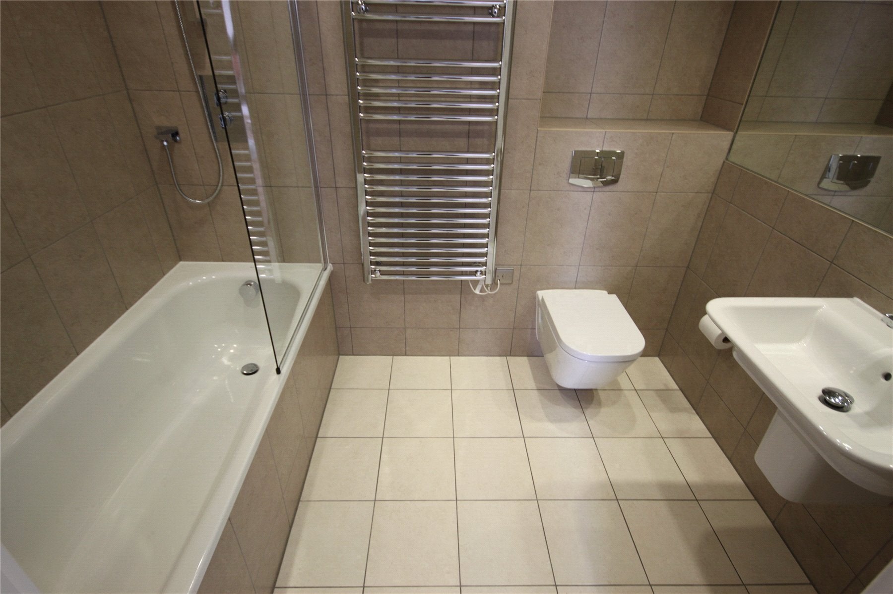 Flat Parkside Avenue in Greater London