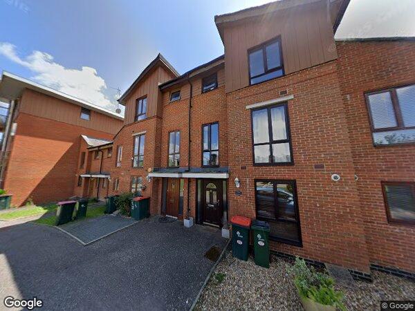 Room Lancaster Court in Crawley