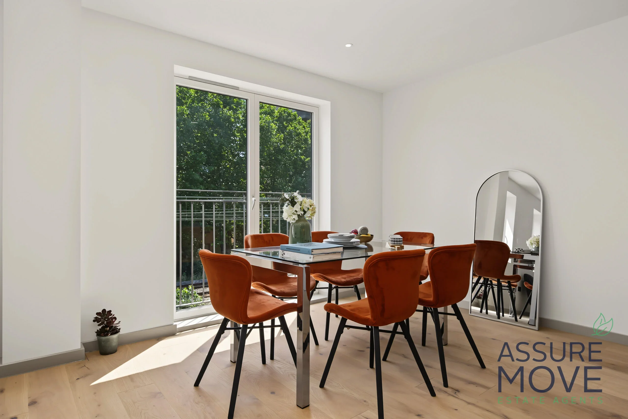 Flat Cranbrook Mews in Greater London