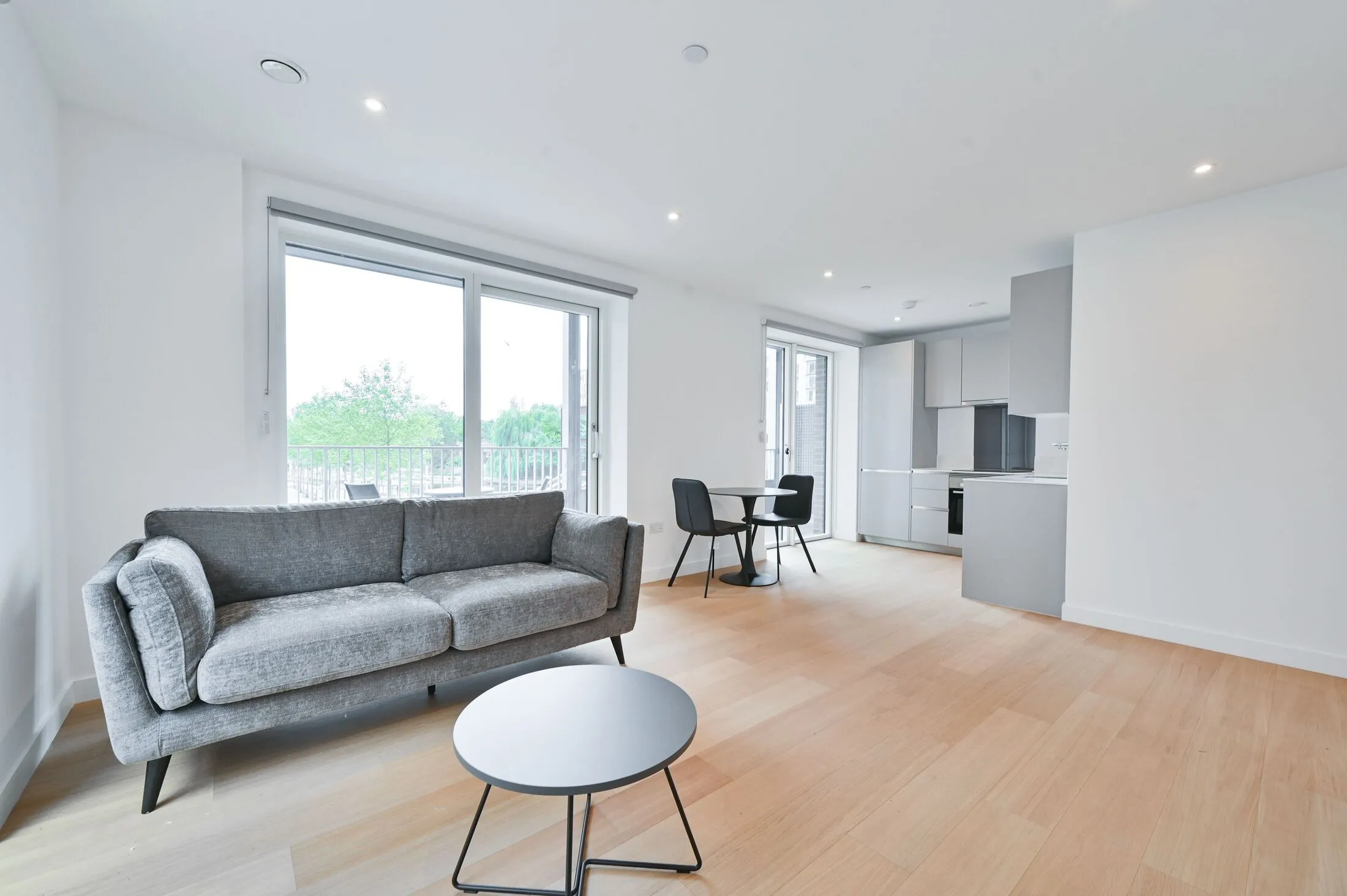 Flat Hale Wharf in Greater London