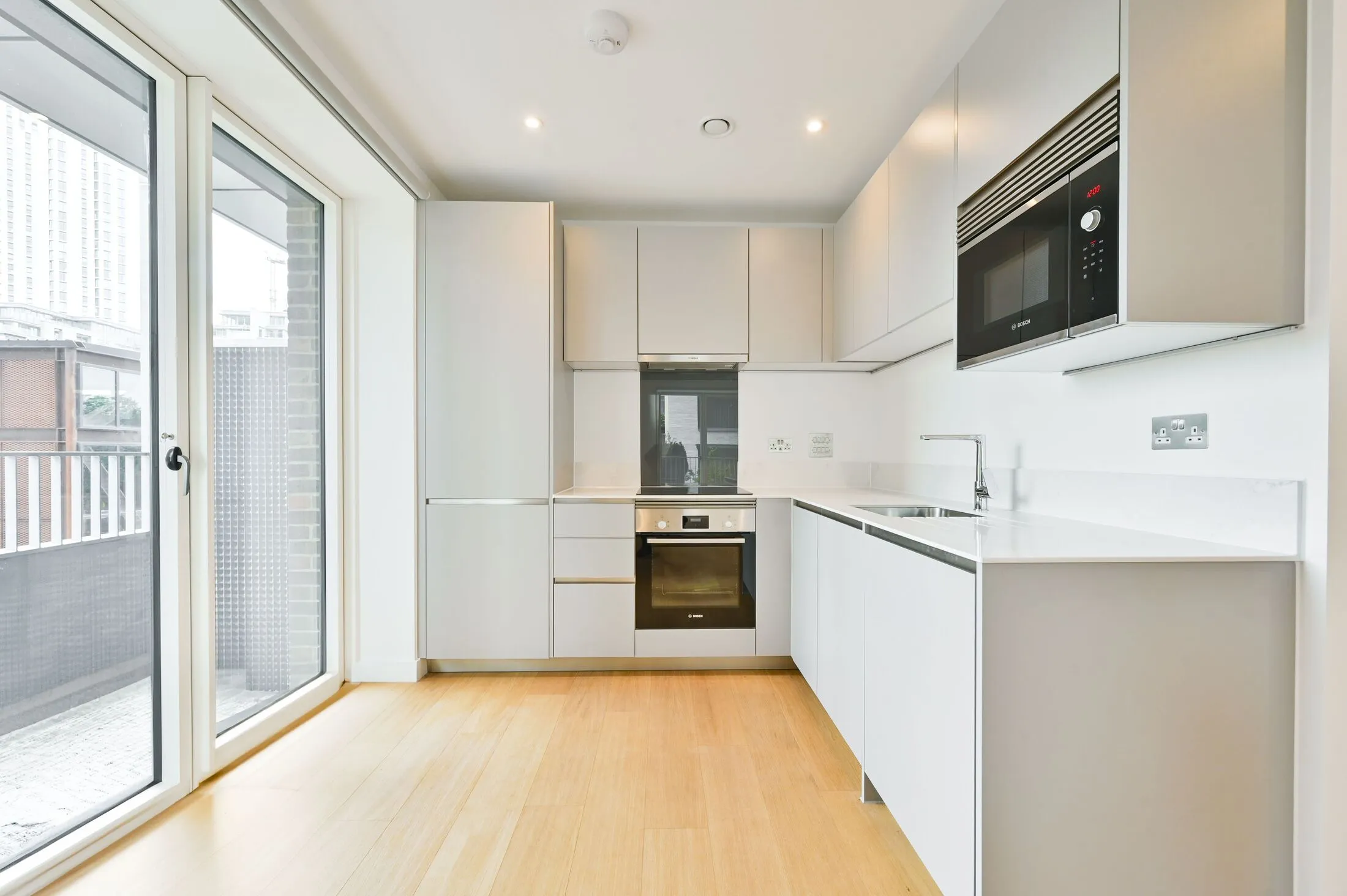 Flat Hale Wharf in Greater London
