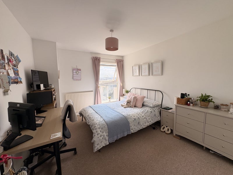 Room Merchants Road in Bristol