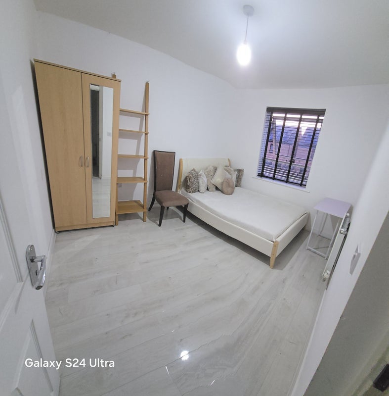 Room Rodway Close in Birmingham