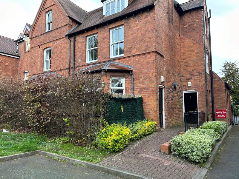Flat Melville Road in Birmingham