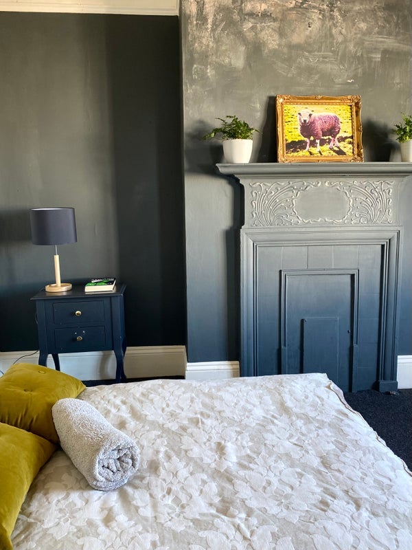Room Grove Green Road in Greater London