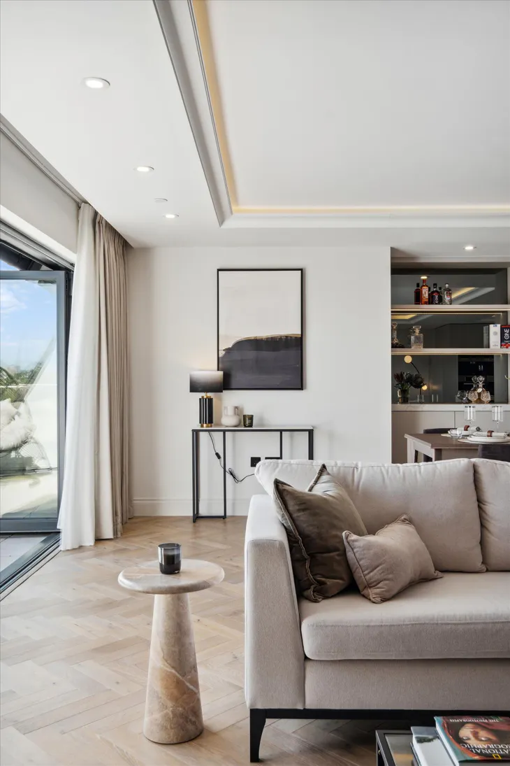 Flat Armitage Road in Greater London