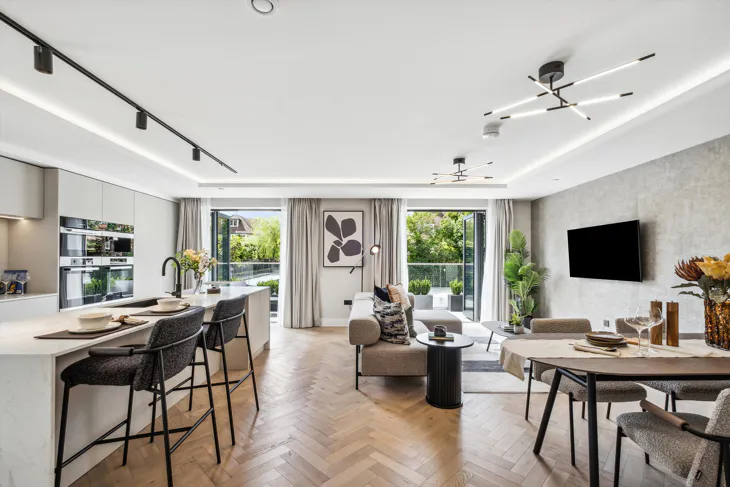 Flat Armitage Road in Greater London