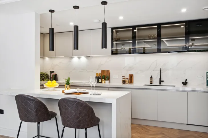 Flat Armitage Road in Greater London