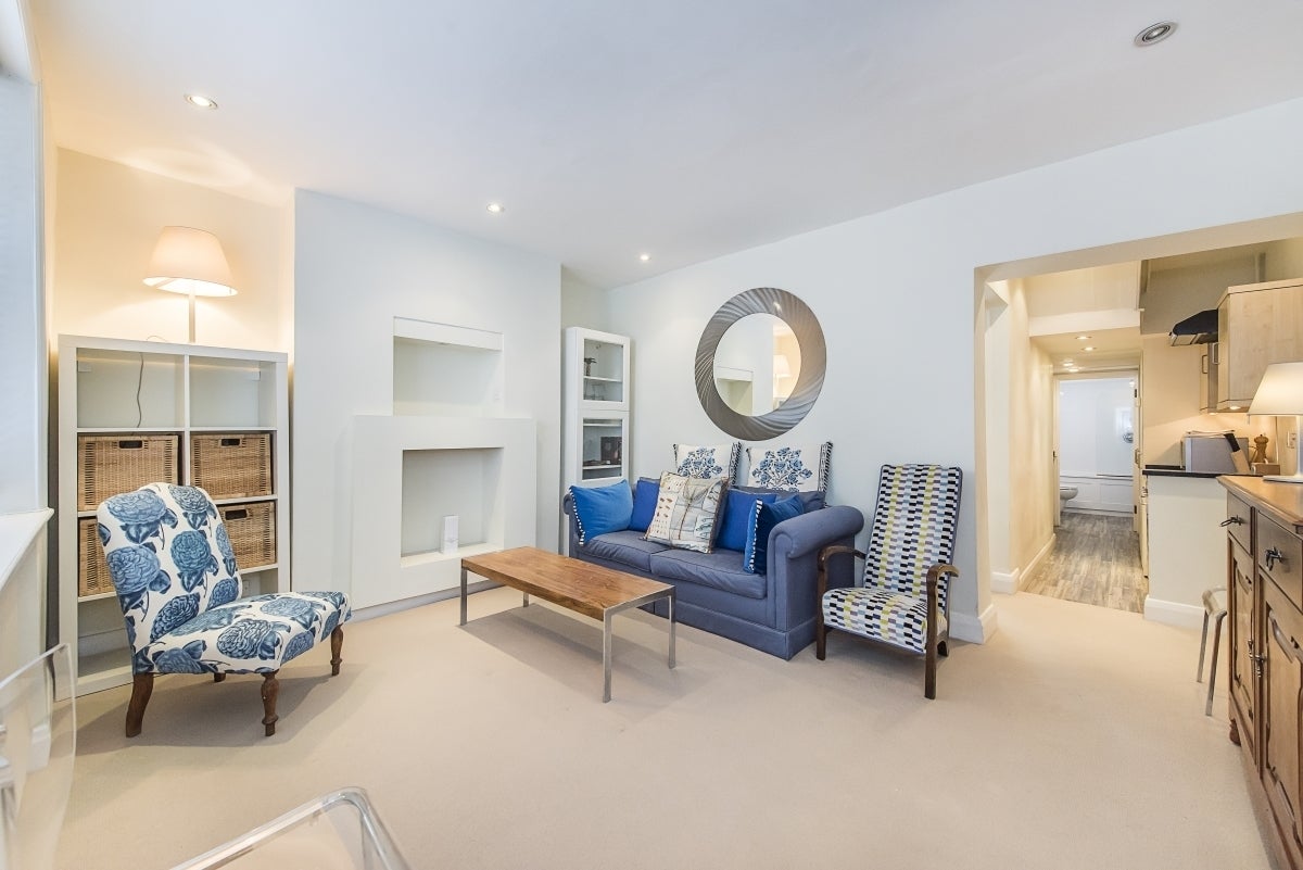 Flat First Street in Greater London
