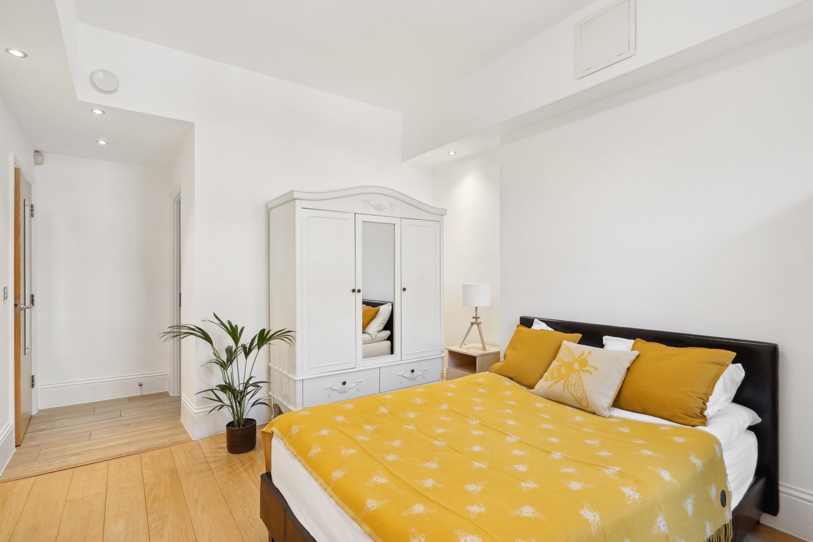 Flat Nevern Square in Greater London