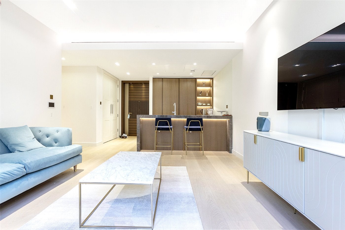 Flat Portugal Street in City of Westminster