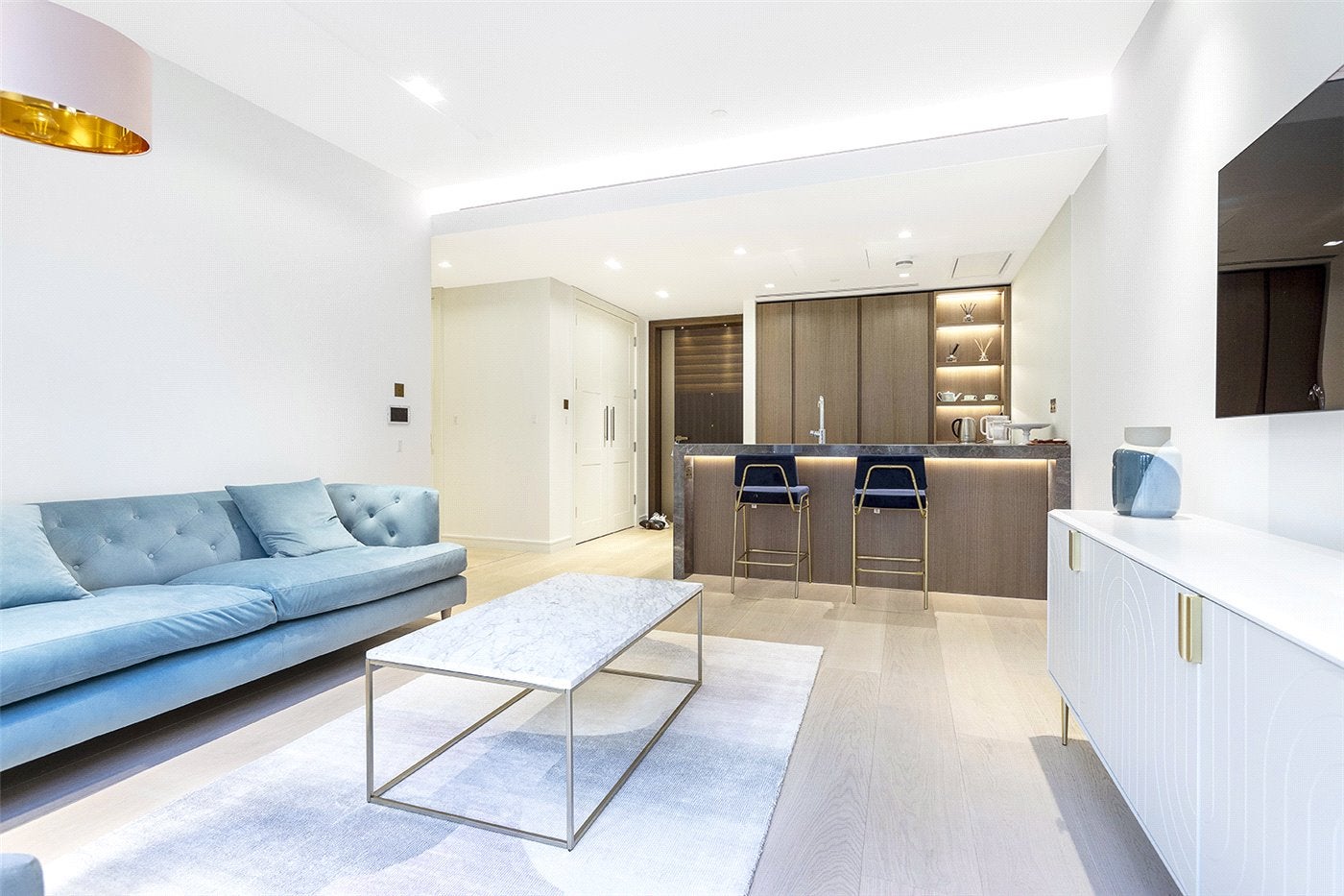 Flat Portugal Street in City of Westminster