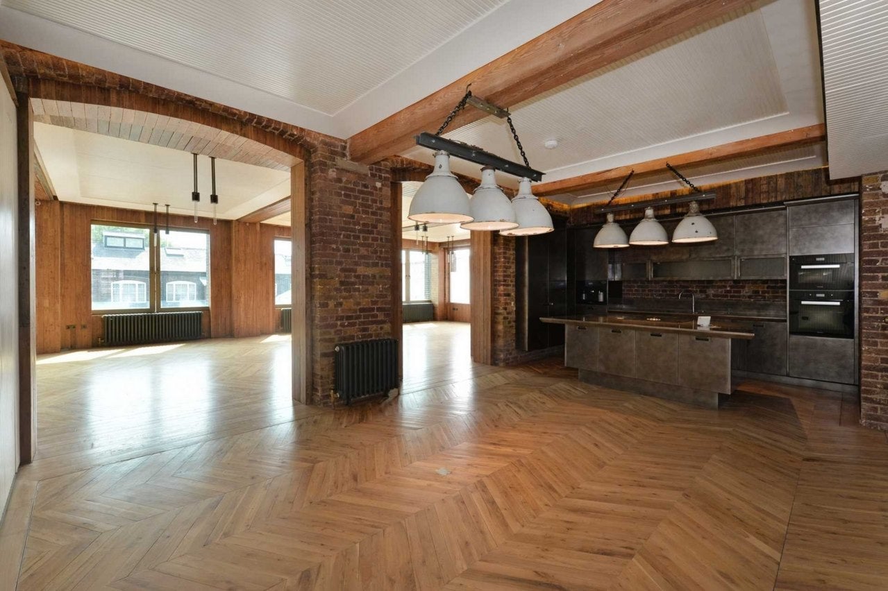 Flat Belmont Street in Greater London