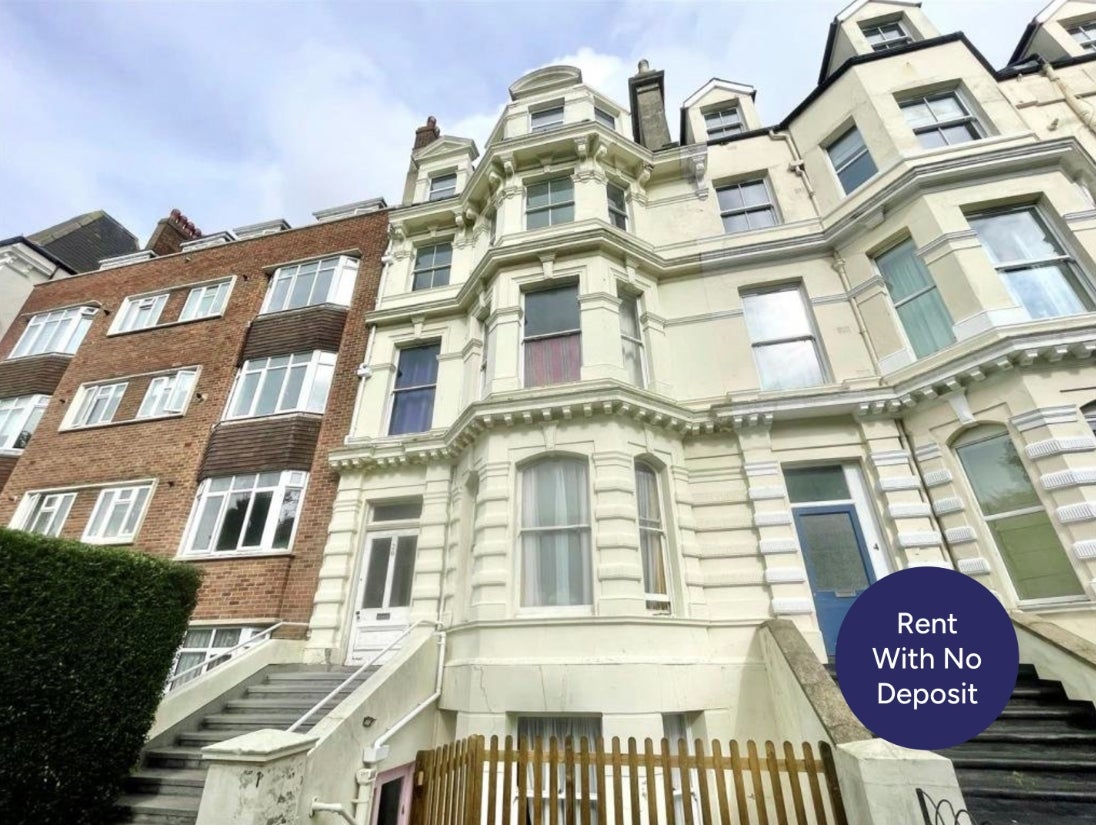Flat Castle Hill Avenue in Folkestone and Hythe District