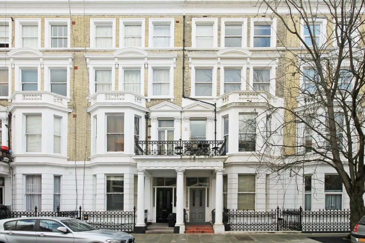 Flat Castletown Road in Greater London