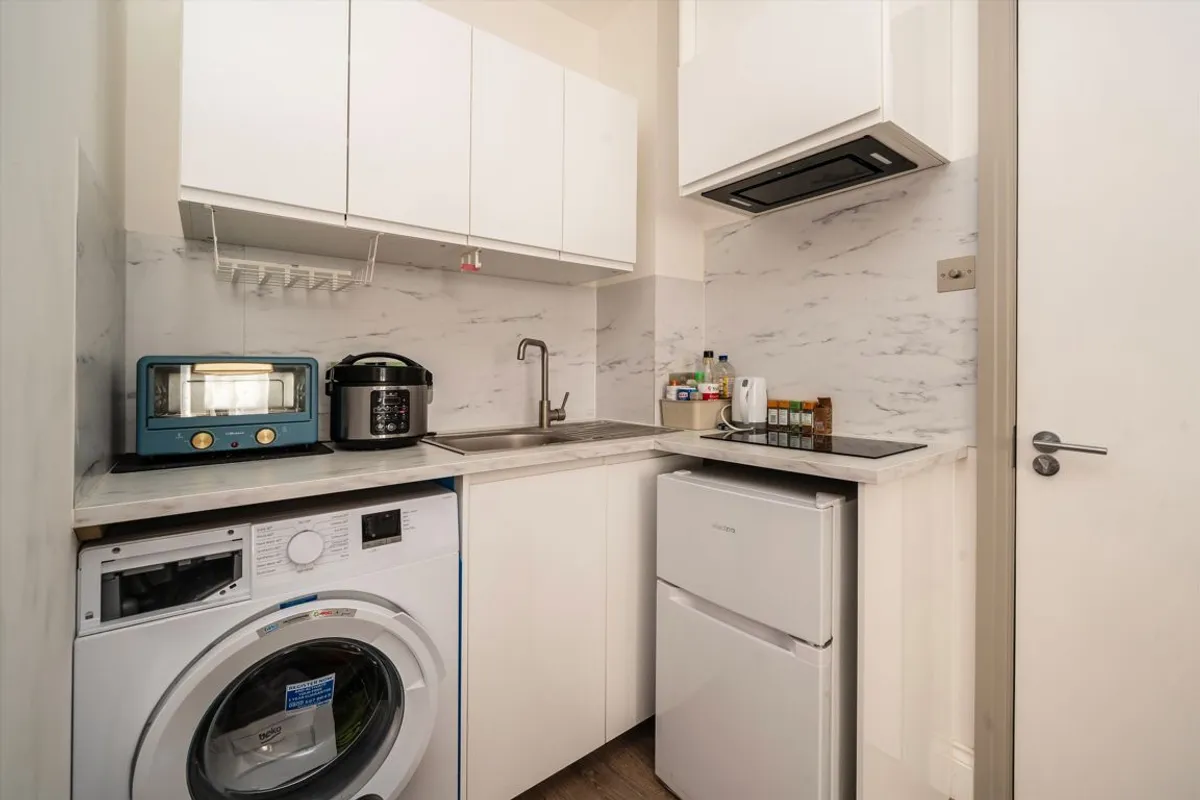 Flat Castletown Road in Greater London