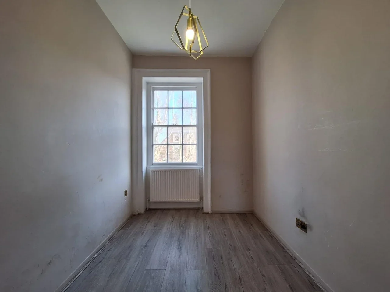 Flat Shrublands Close in Greater London