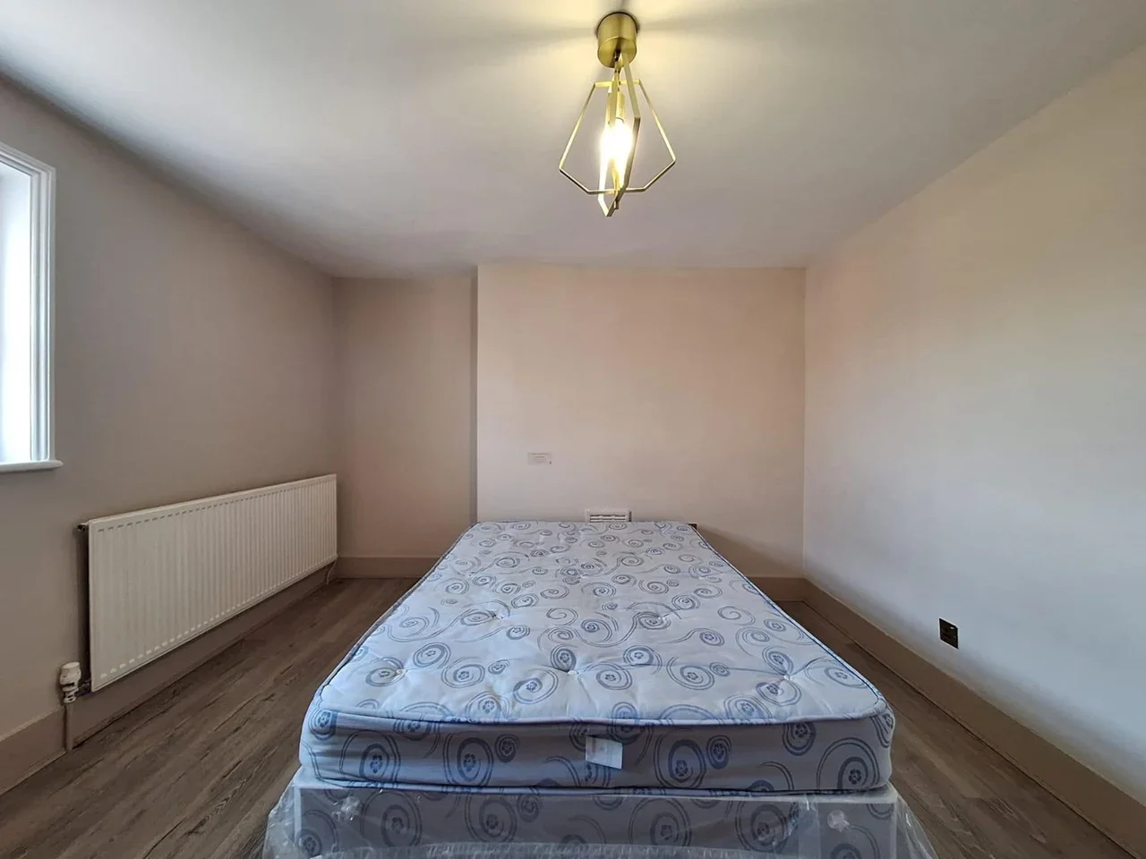 Flat Shrublands Close in Greater London