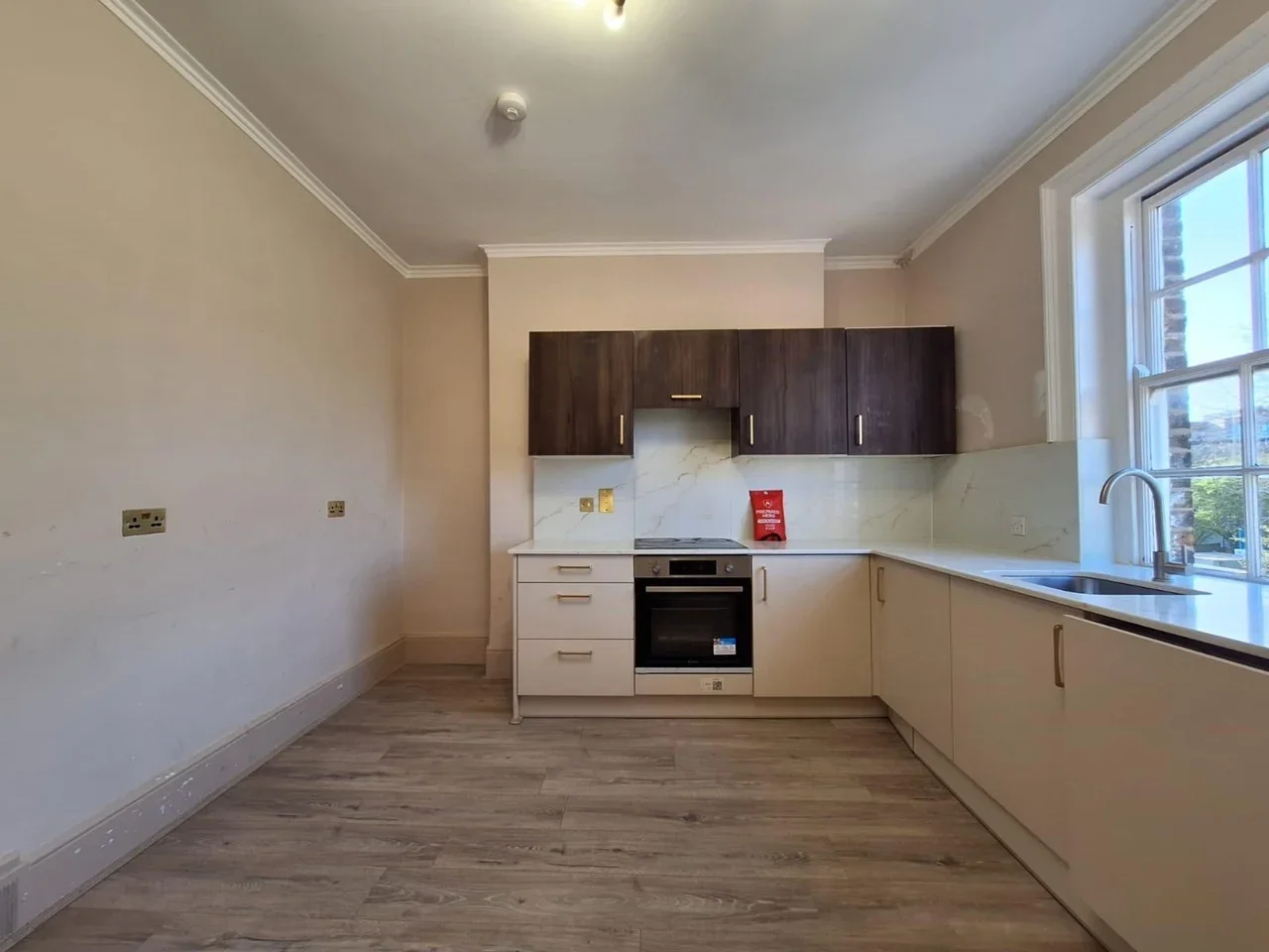 Flat Shrublands Close in Greater London