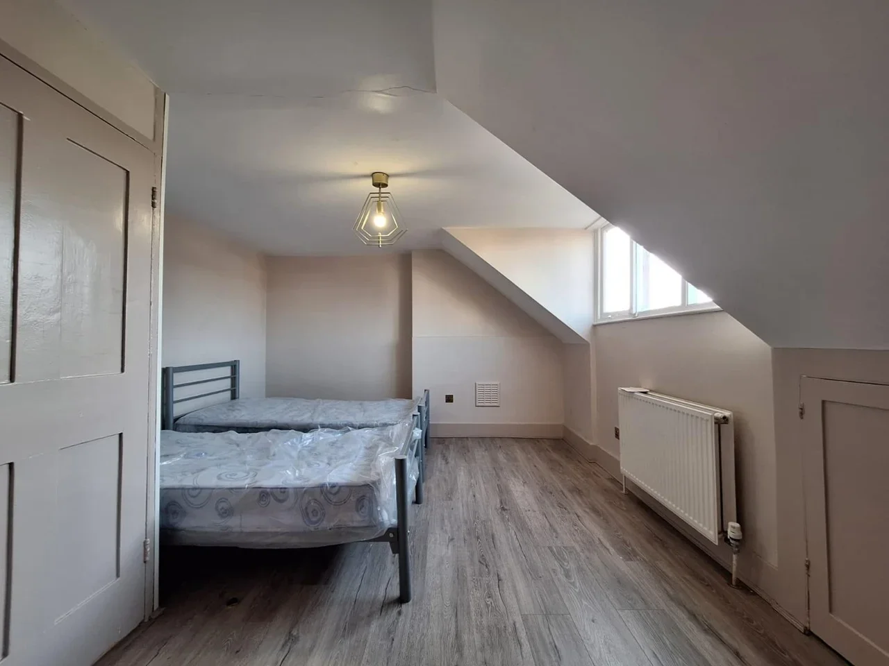 Flat Shrublands Close in Greater London