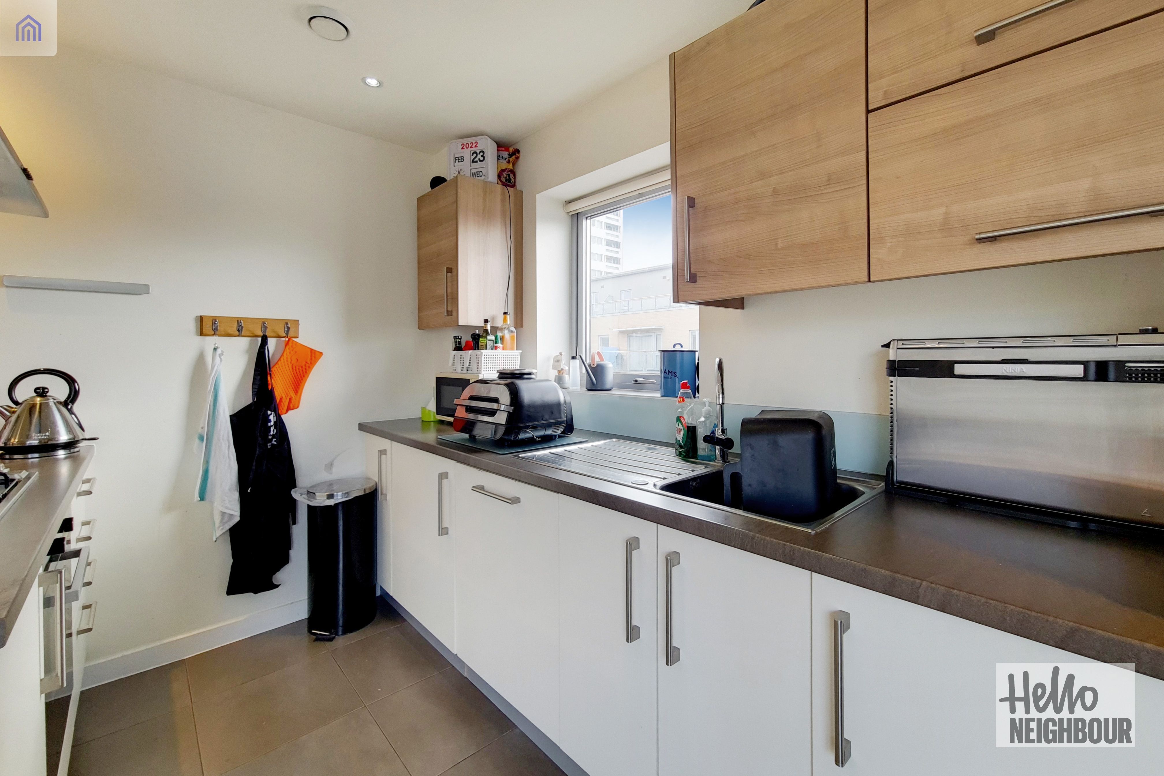Flat Merchant Street in Greater London