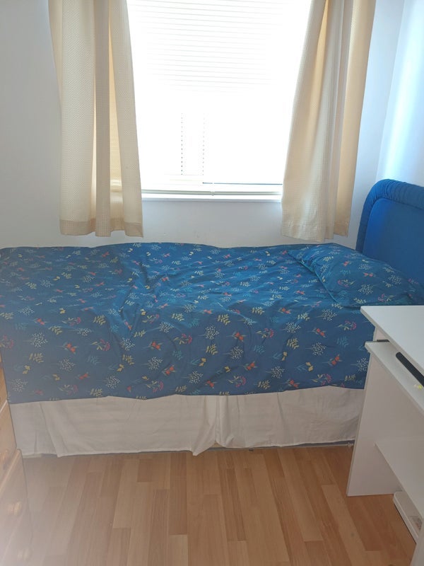 Room Fieldway in Greater London