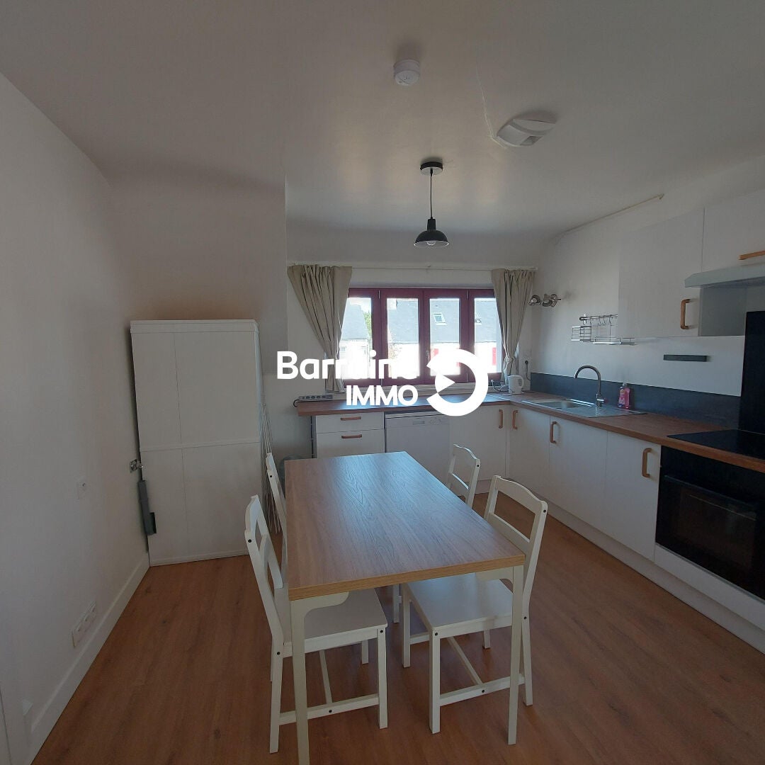 Appartement Place du Bourg à Plouégat-Guérand