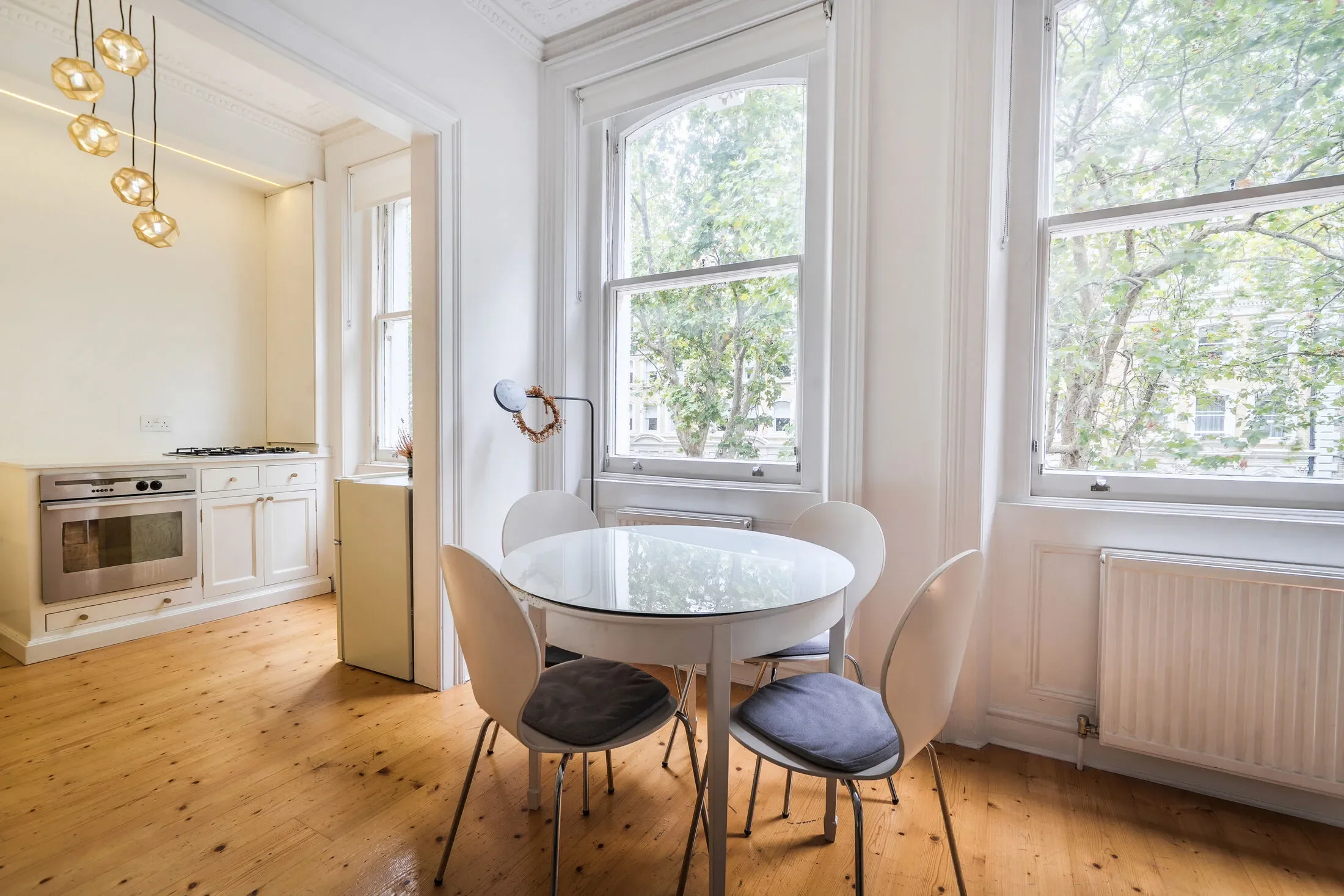 Flat Beauchamp Place in Greater London