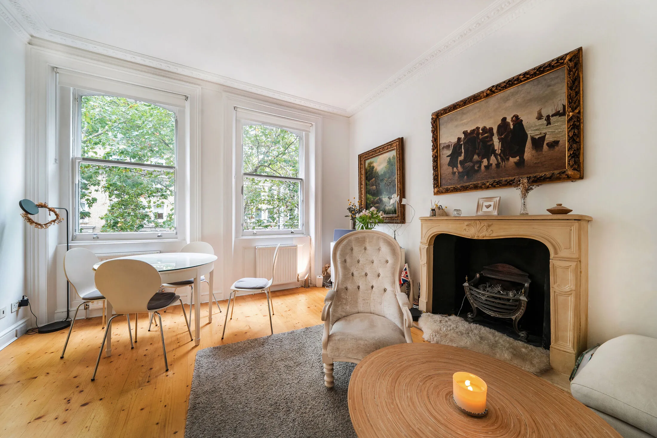 Flat Beauchamp Place in Greater London