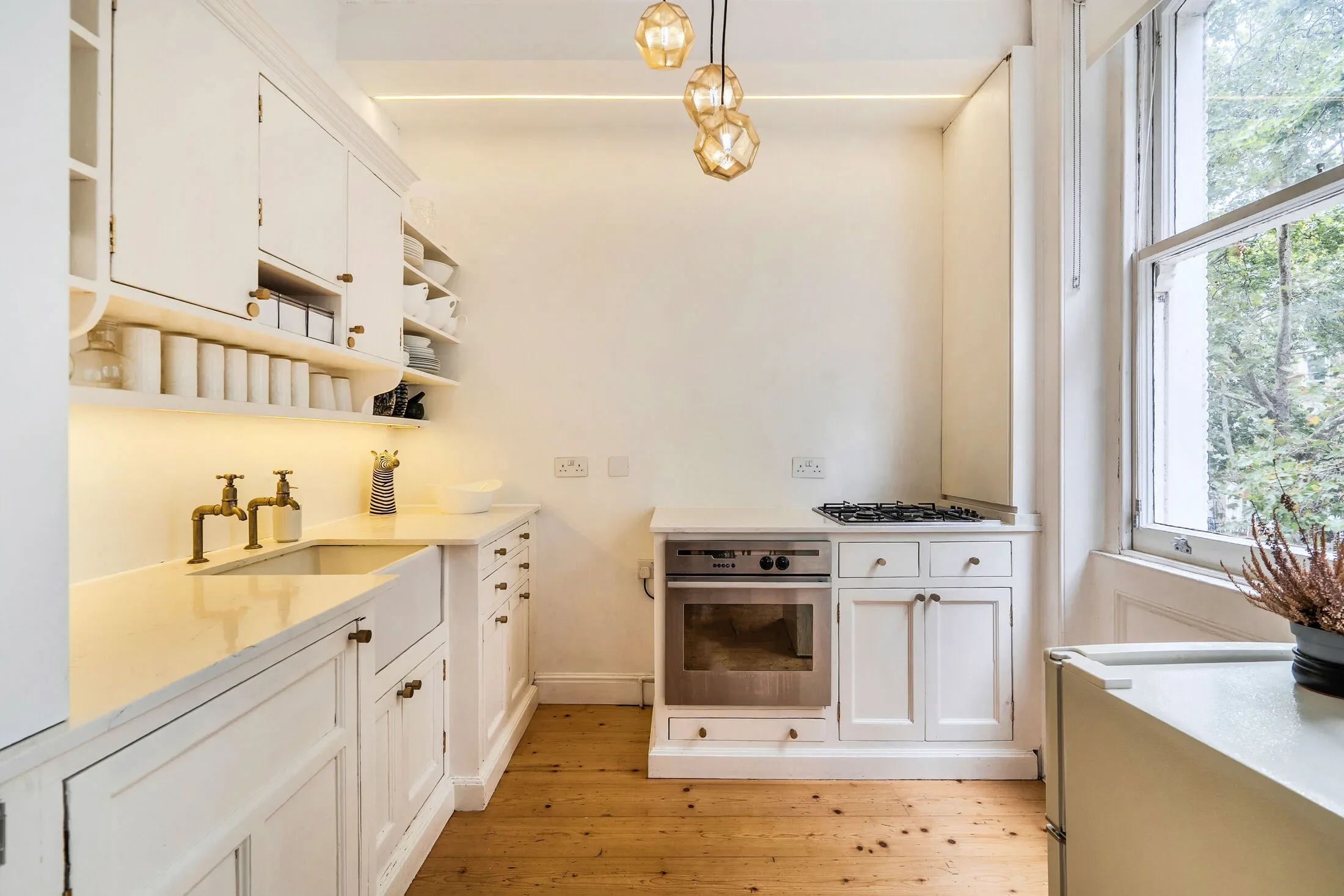 Flat Beauchamp Place in Greater London