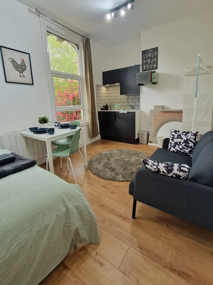 Flat Sandringham Road in Greater London