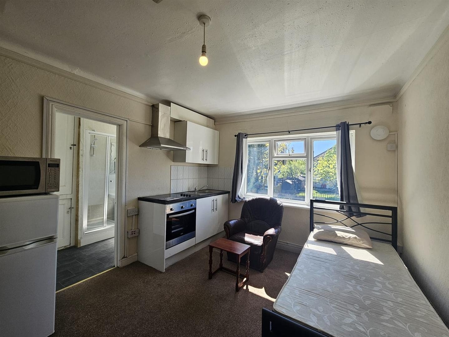 Flat Rugby Close in Greater London